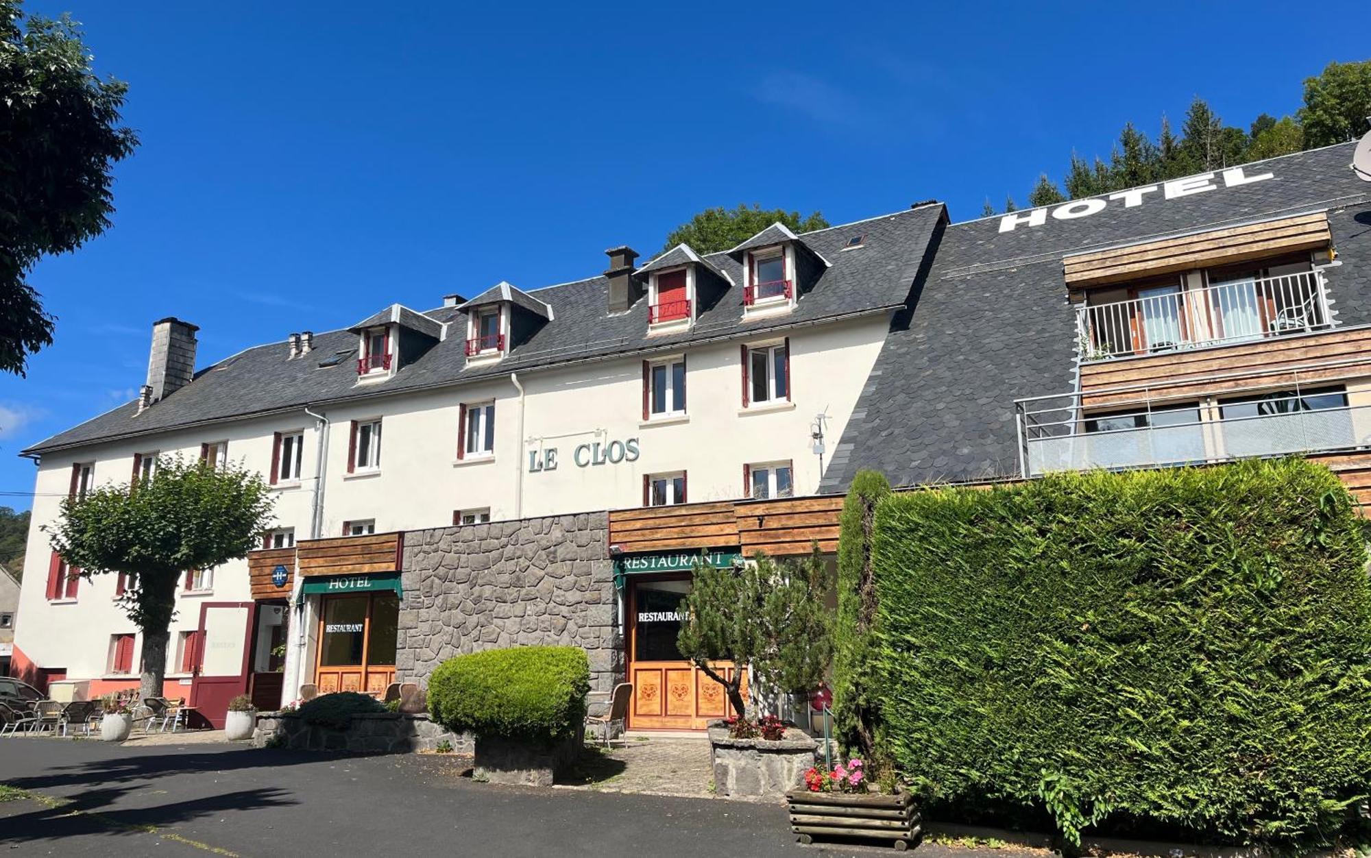 Hotel Restaurant Le Clos Бес-ет-Сен-Анастез Екстериор снимка