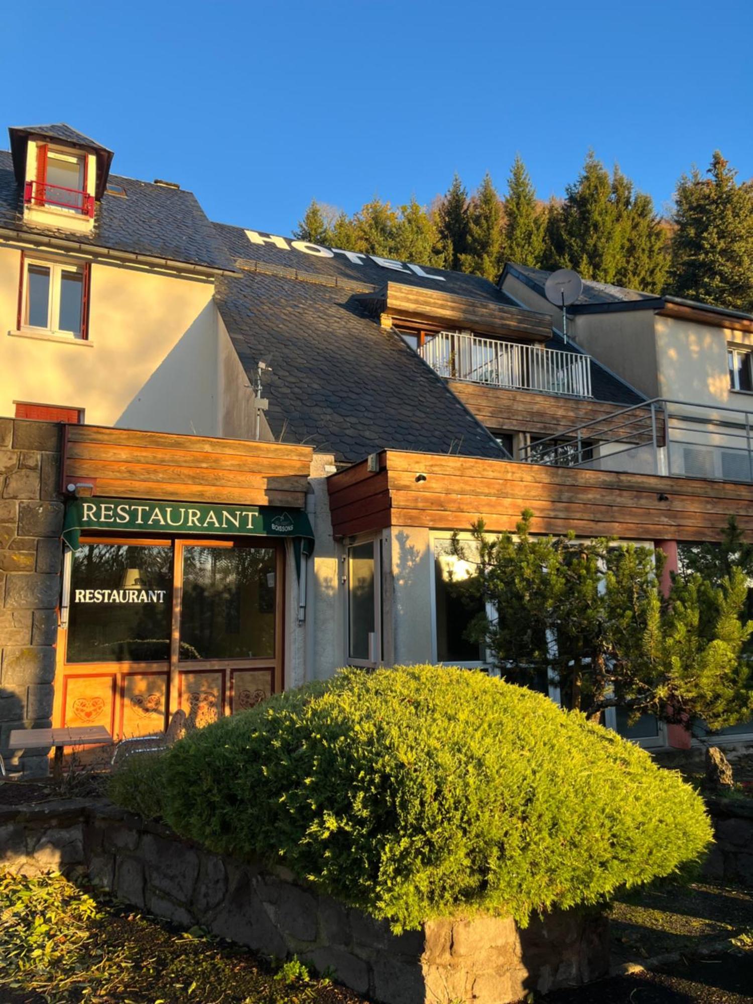 Hotel Restaurant Le Clos Бес-ет-Сен-Анастез Екстериор снимка