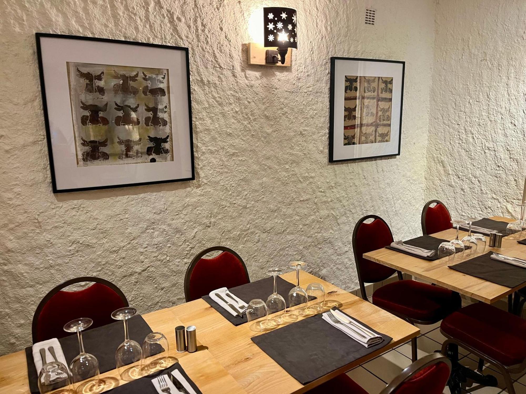 Hotel Restaurant Le Clos Бес-ет-Сен-Анастез Екстериор снимка