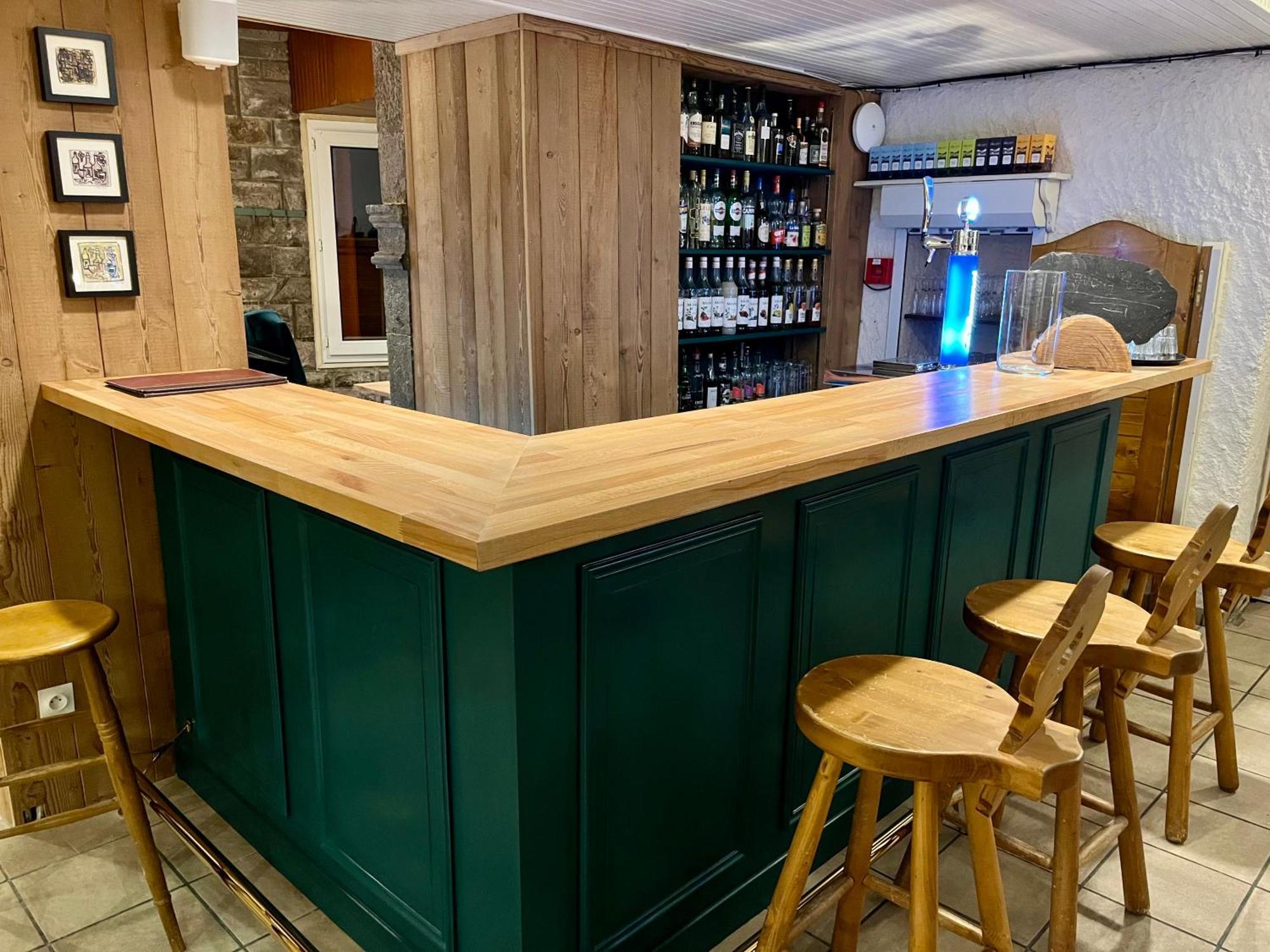 Hotel Restaurant Le Clos Бес-ет-Сен-Анастез Екстериор снимка